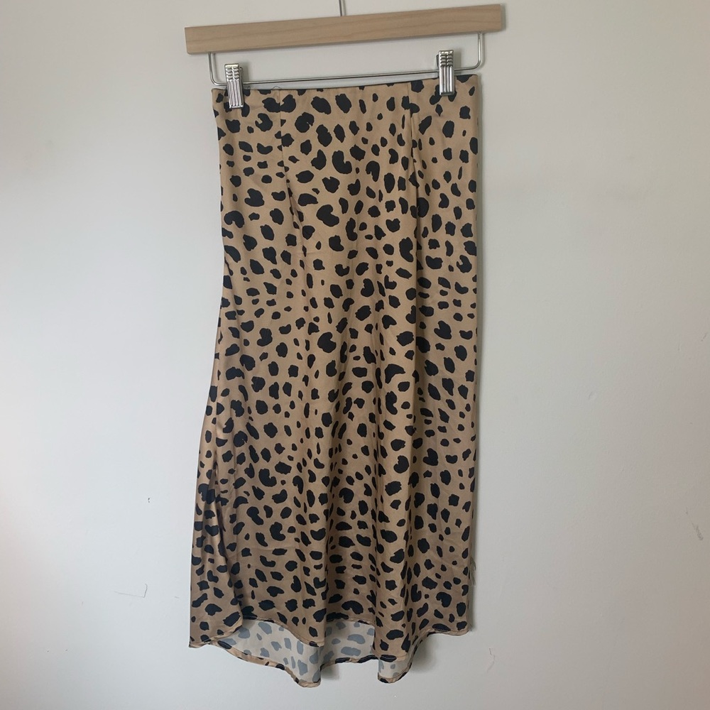 Leopard print slip skirt with elastic waistband. Tag says M but I think it’s a S